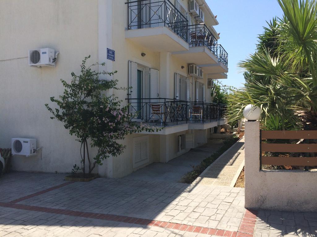 Iris Apartment *
